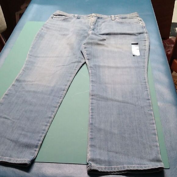 NWT Lee Relaxed Blue Jeans Women's 18 Instantly Slims for Effortless Style - Picture 1 of 9